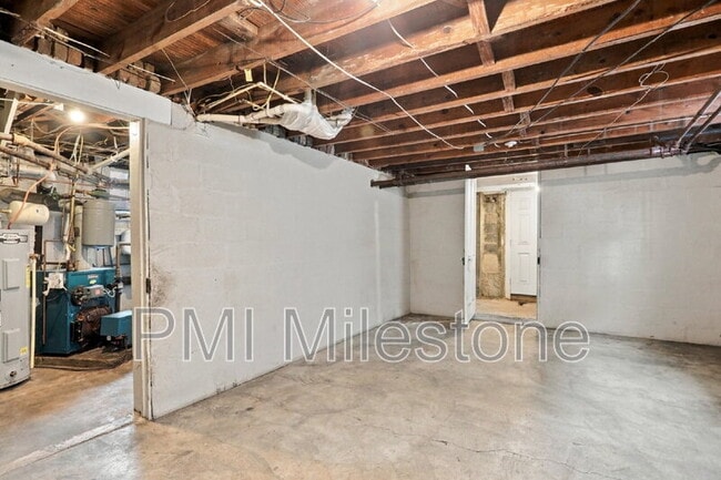 Building Photo - 423 E Washington St
