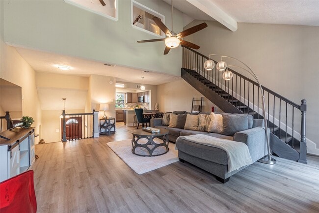 Building Photo - 723 Davis Rd