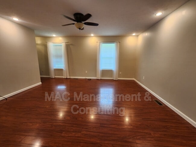 Building Photo - 1606 Brookdale Ave