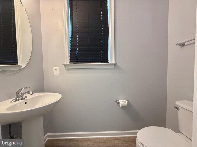 Building Photo - 4721 Six Forks Dr