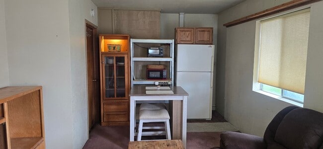 Building Photo - Room for rent with private entrance
