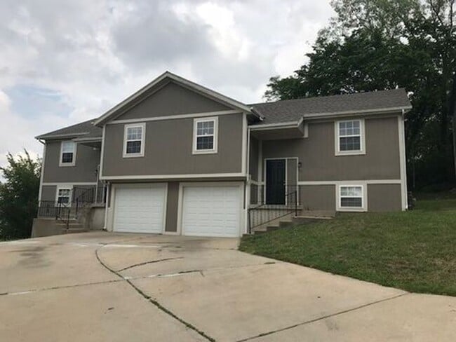 Primary Photo - Beautiful 3 Bedroom 2 Bath Duplex!