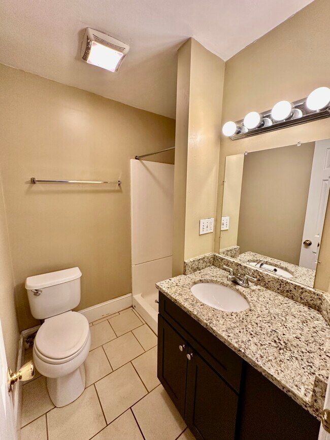 Building Photo - 74 Egmont St