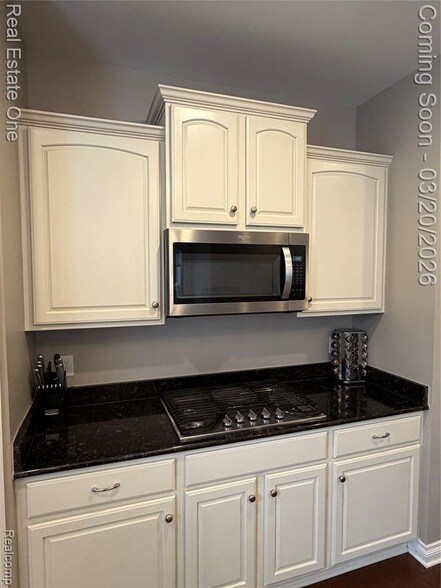 Building Photo - 58206 Sunflower Cir N