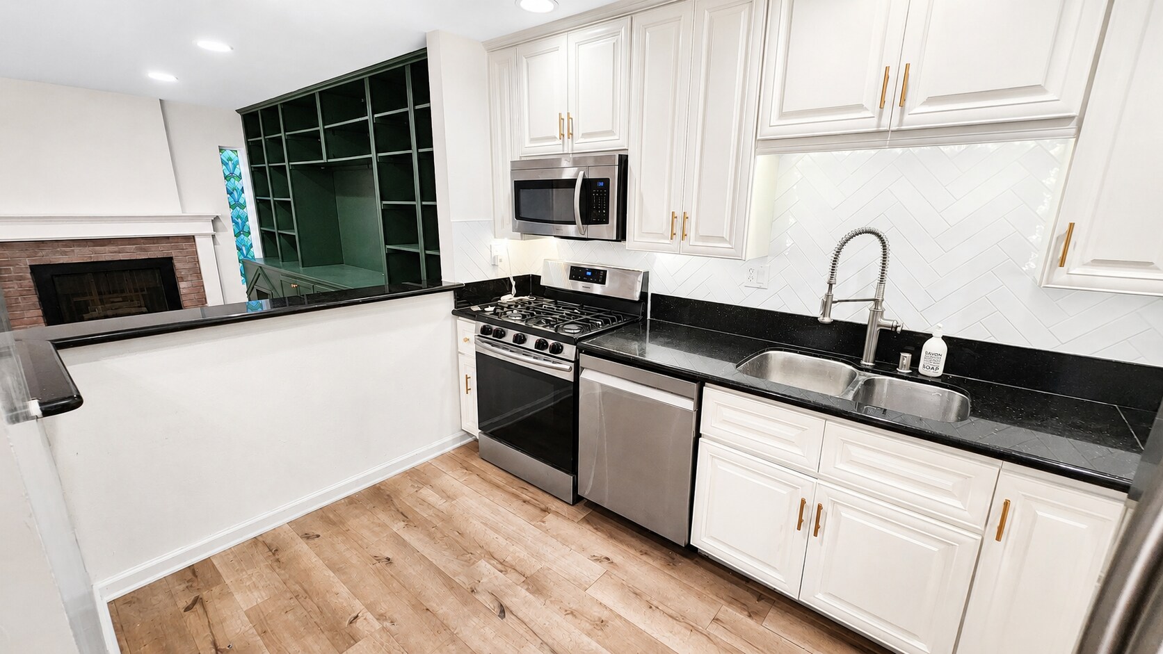 Building Photo - 5255 Bellingham Ave