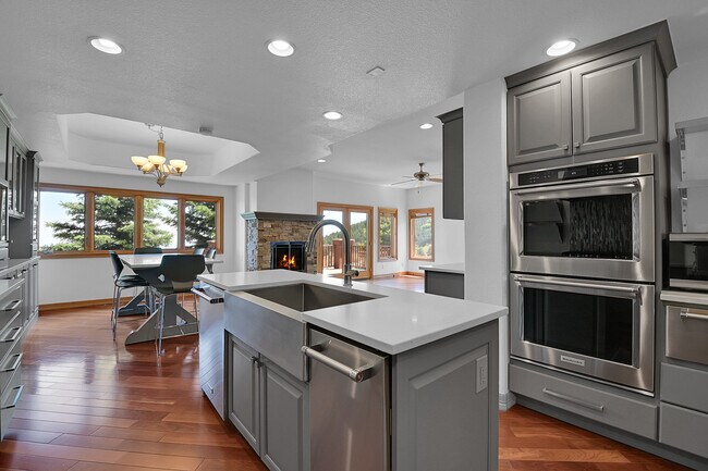 Building Photo - 556 Ridgeside Dr