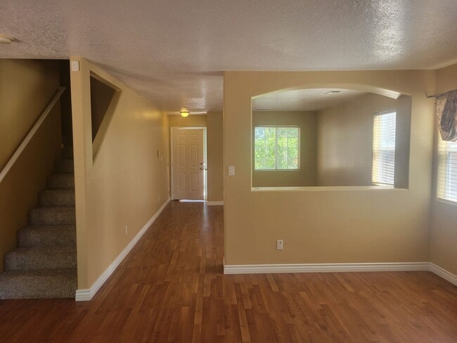 Building Photo - Spacious 4 Bedroom Home in Ventana Ranch. Upstairs living space! Great location!