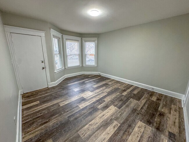 Building Photo - 318-320 Howard Ave