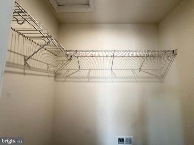 Building Photo - 377 Minck Ave