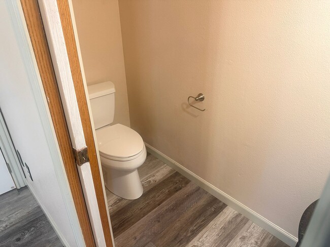 Building Photo - 4-bedroom 2.5 Bath McMinnville OR 97128