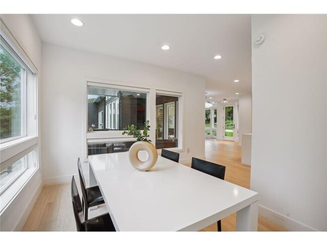 Building Photo - 209 Westwood Dr N