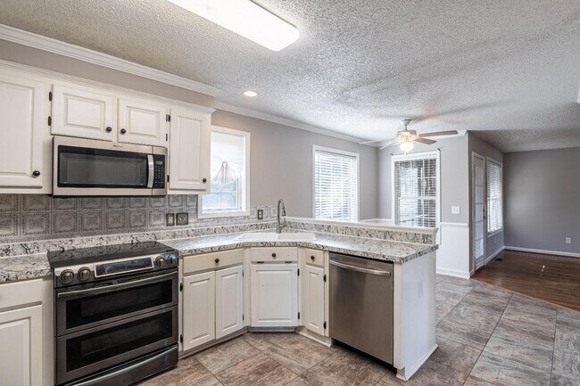 Building Photo - 509 Holly Ridge Ln