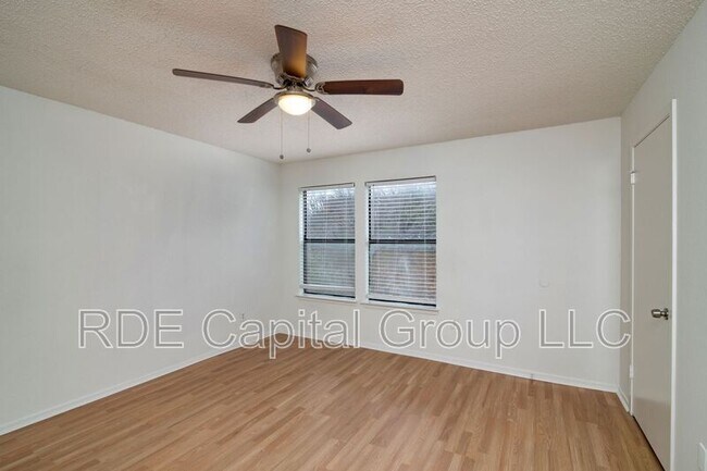 Building Photo - 1429 Weiler Blvd