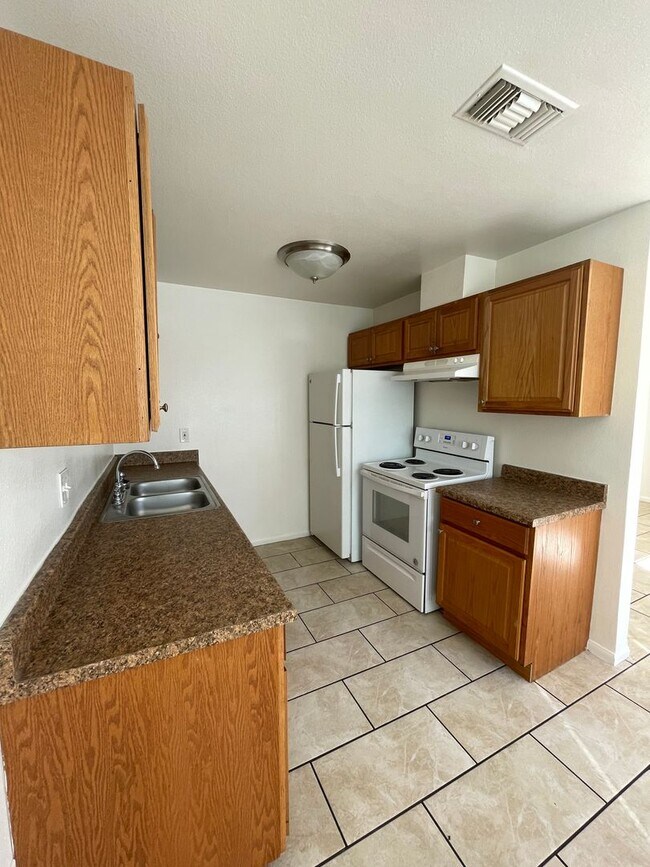 Primary Photo - 2545 Belmont St