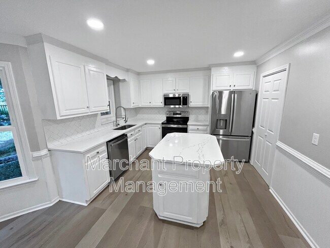 Building Photo - 7 Waxwing Ct
