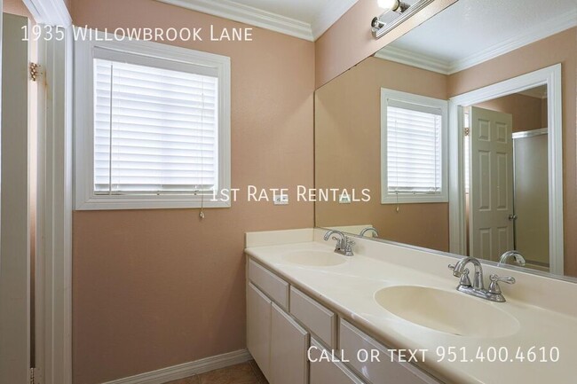 Building Photo - 1935 Willowbrook Ln