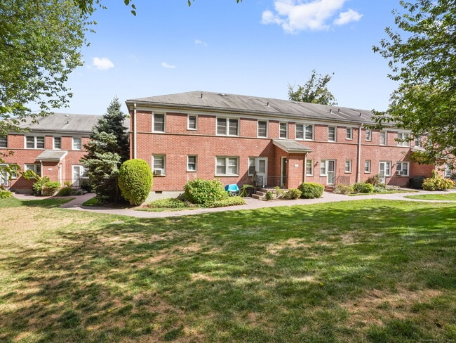 Building Photo - 262 Glenbrook Rd