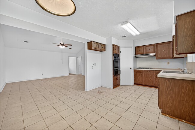 Building Photo - 8511 Collingdale Rd