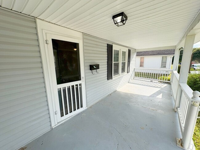 Building Photo - Adorable home in Franklin, KY for rent