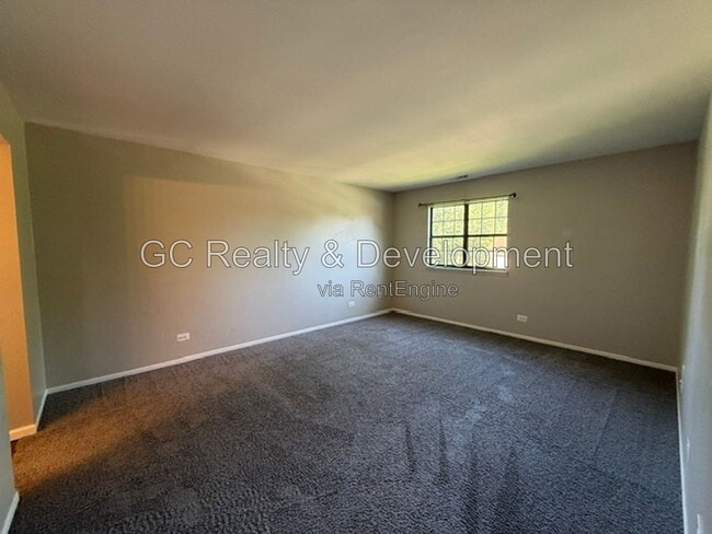 Building Photo - 320 Deer Glen Way