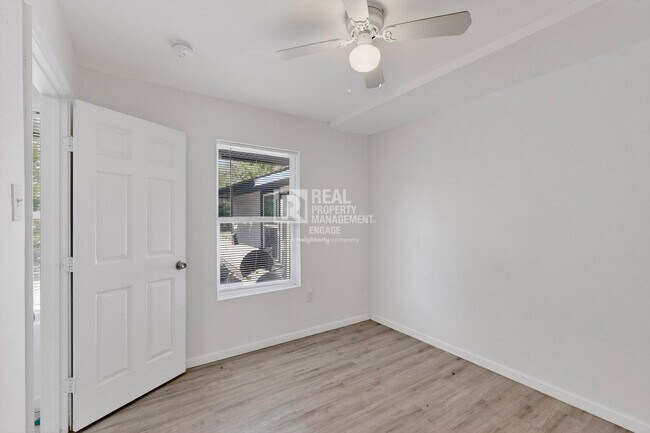 Building Photo - 631 W Baker St