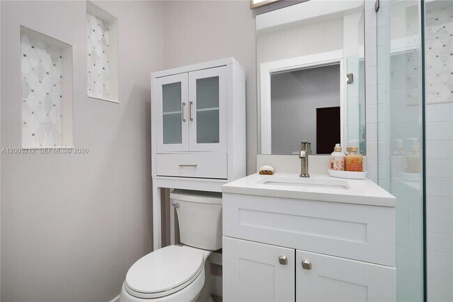 Building Photo - 2368 SW 21st St