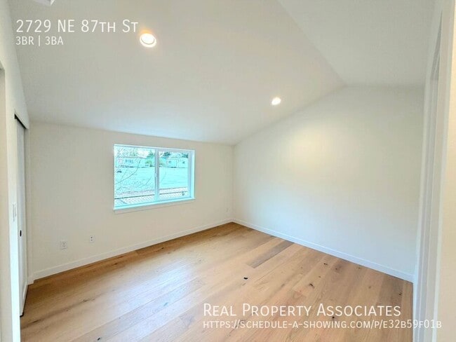 Building Photo - 2729 NE 87th St