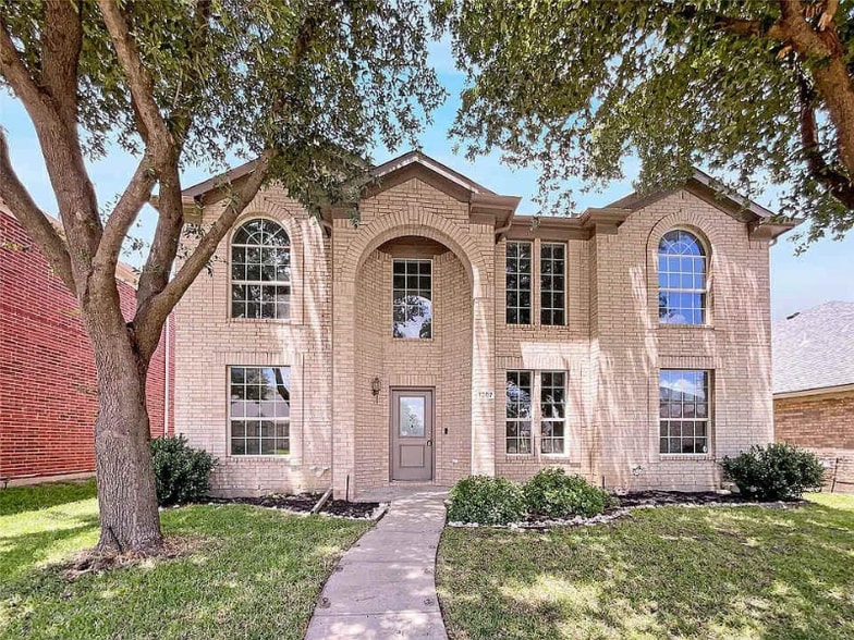 Primary Photo - 1207 Whitecreek Dr