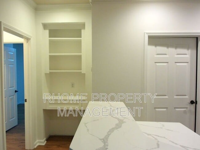 Building Photo - 2400 Cumberland Pkwy SE