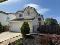 Building Photo - GREAT CORNER LOCATION IN CENTRAL BRENTWOOD