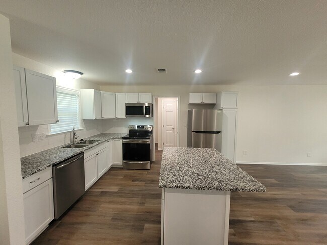 Building Photo - 1003 Pecan St