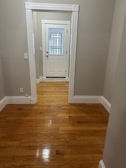 Building Photo - 33 Algonquin St