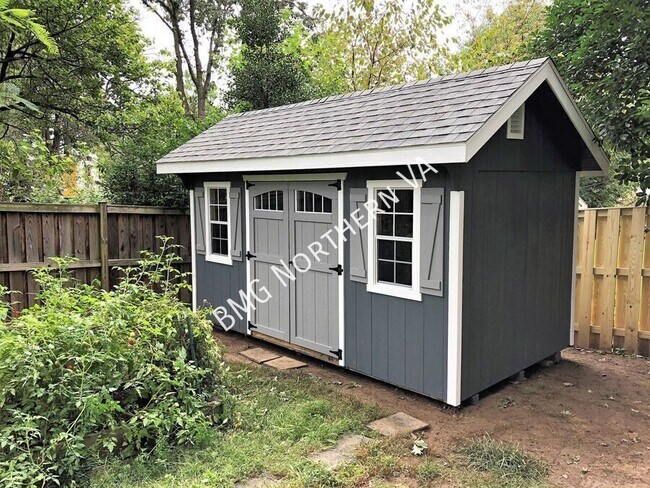 Building Photo - 1100 S Forest Dr