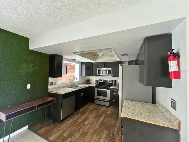 Building Photo - 1449 Woffington Ave