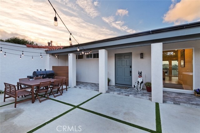 Building Photo - 303 Esperanza