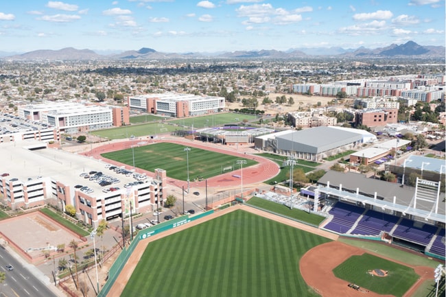 Building Photo - 3Bed/2.5Bath Townhouse at 24th St/Thomas! Move-In ready on 3/12/2026!