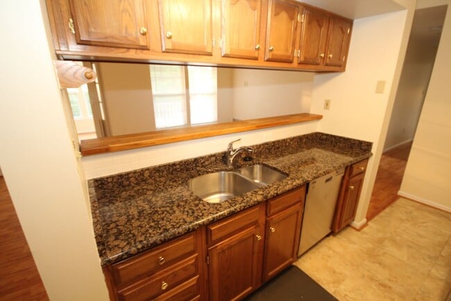 Building Photo - 1002 Jessicas Ct