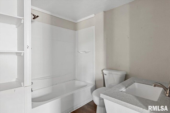 Building Photo - 201 E Main St