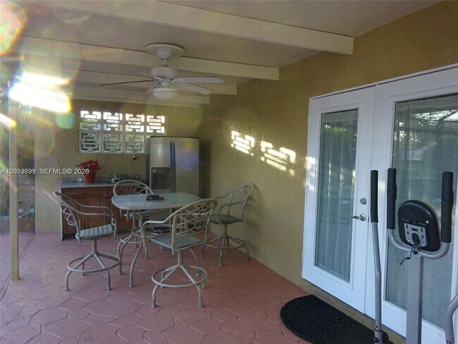 Building Photo - 9240 SW 56th St