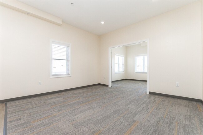 Building Photo - 909 Hancock St