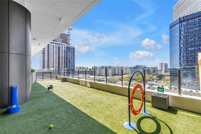 Building Photo - 275 1st Ave S