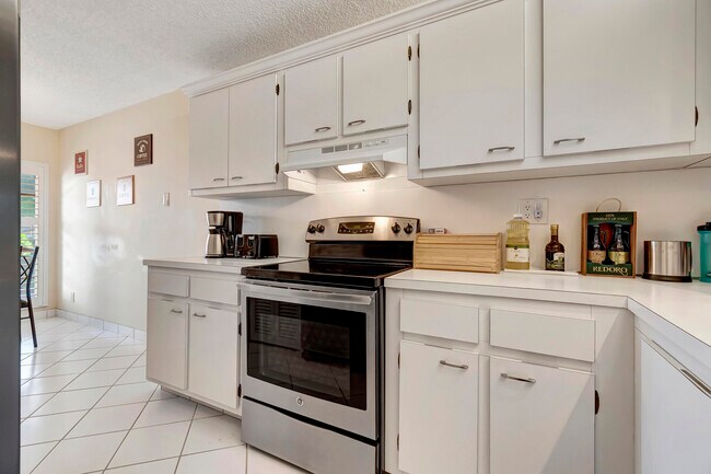 Building Photo - 5943 Areca Palm Ct
