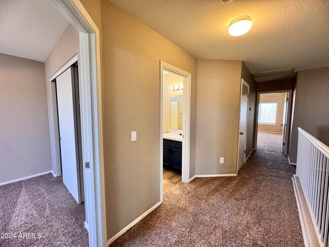 Building Photo - 10453 N 76th Dr
