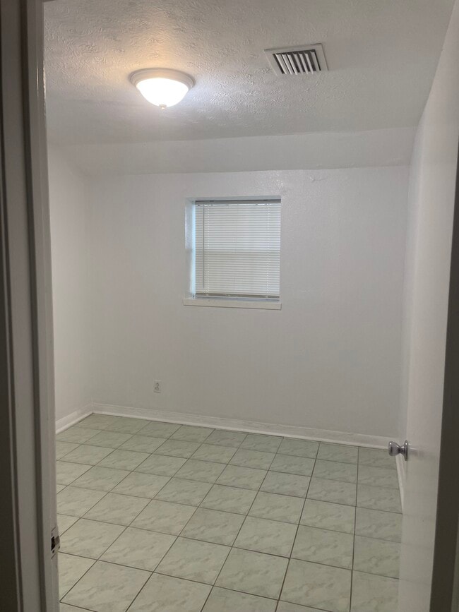 Third bedroom - 511 Doverfield Dr