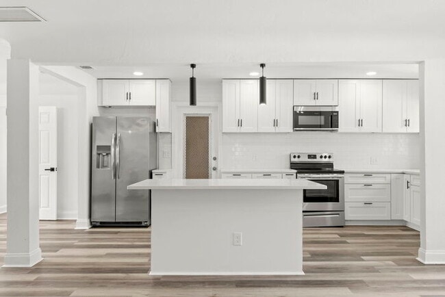 Building Photo - NEWLY RENOVATED Home For Rent in St Peters...