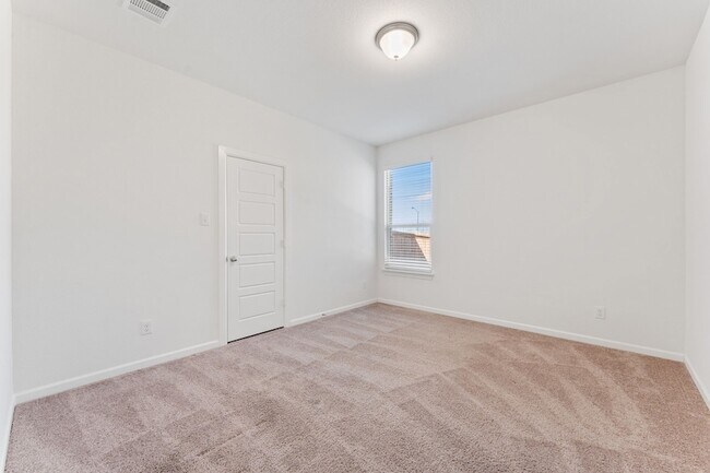 Building Photo - 4769 Tanglewood Dr