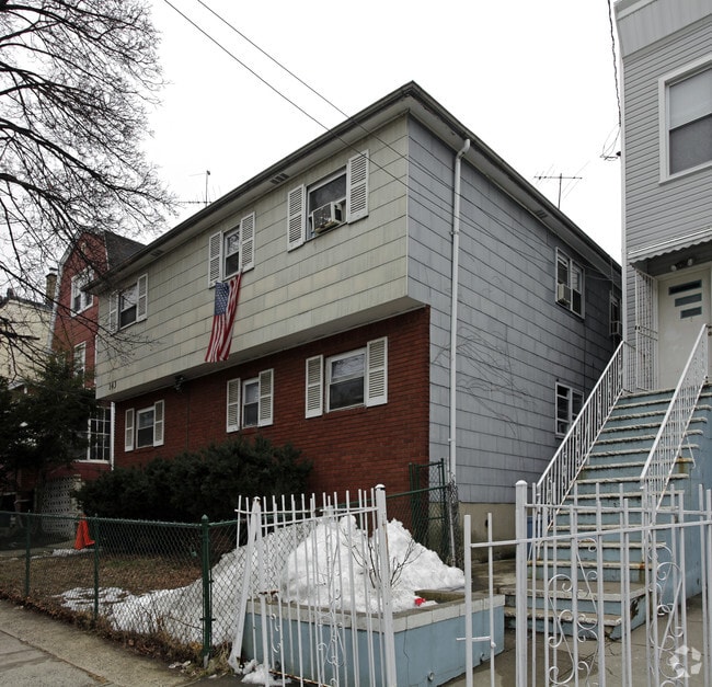 Primary Photo - 143 Highland Ave