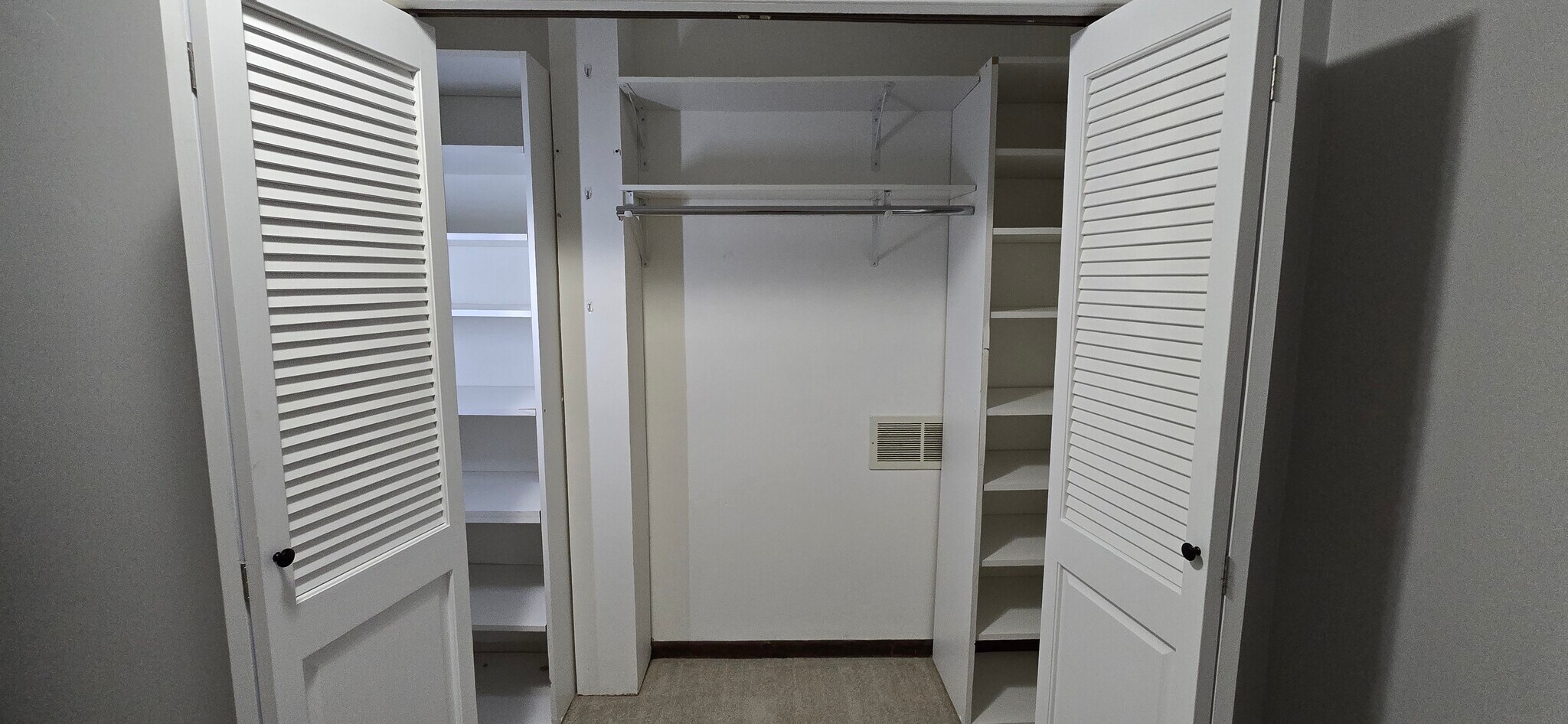 Building Photo - 757 Island Ct