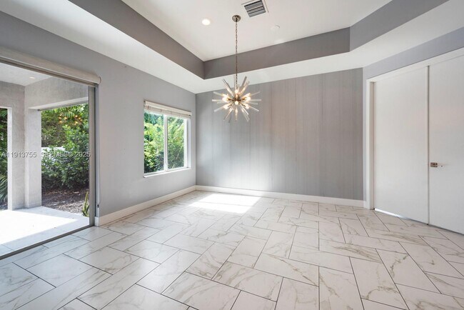 Building Photo - 4920 NE 1st Terrace