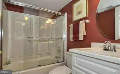 Building Photo - 11125 Hunt Club Dr